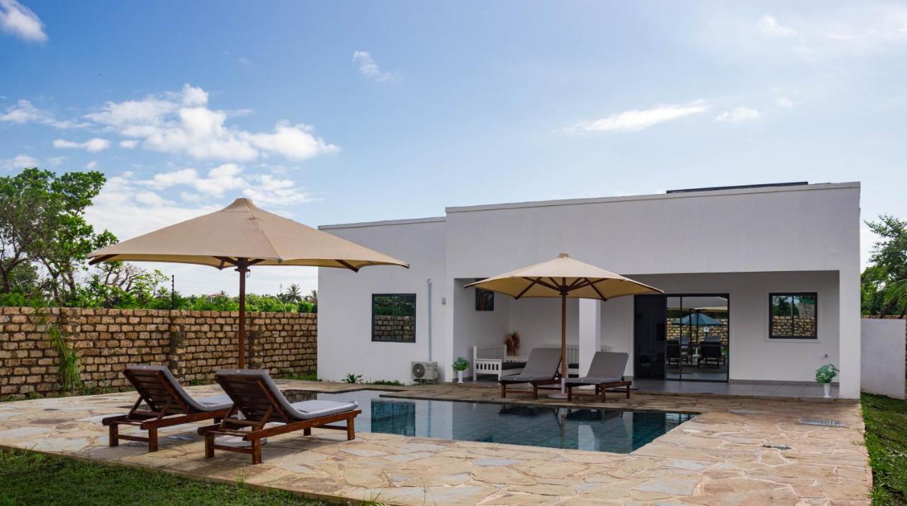 4 U Luxury Bungalows Diani Диани-Бич Экстерьер фото